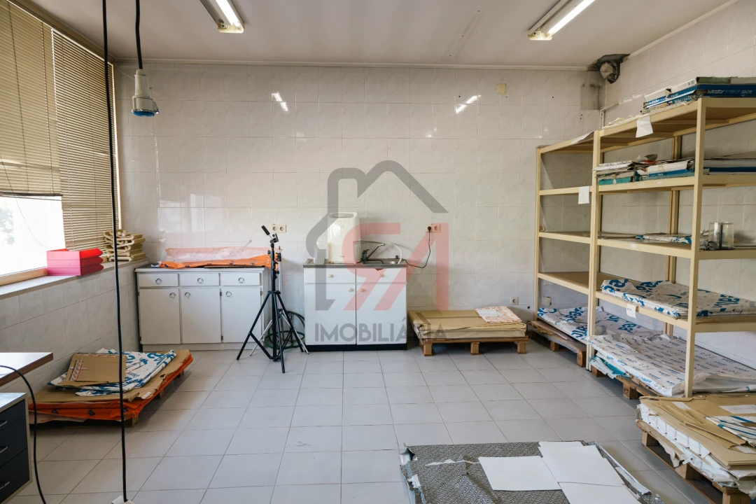 Armazém para Venda em Freamunde Foto 13
