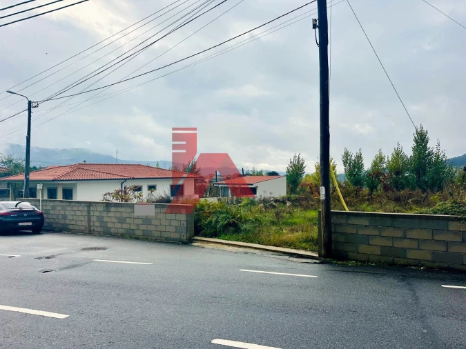 Terreno para Venda em Campos e Louredo