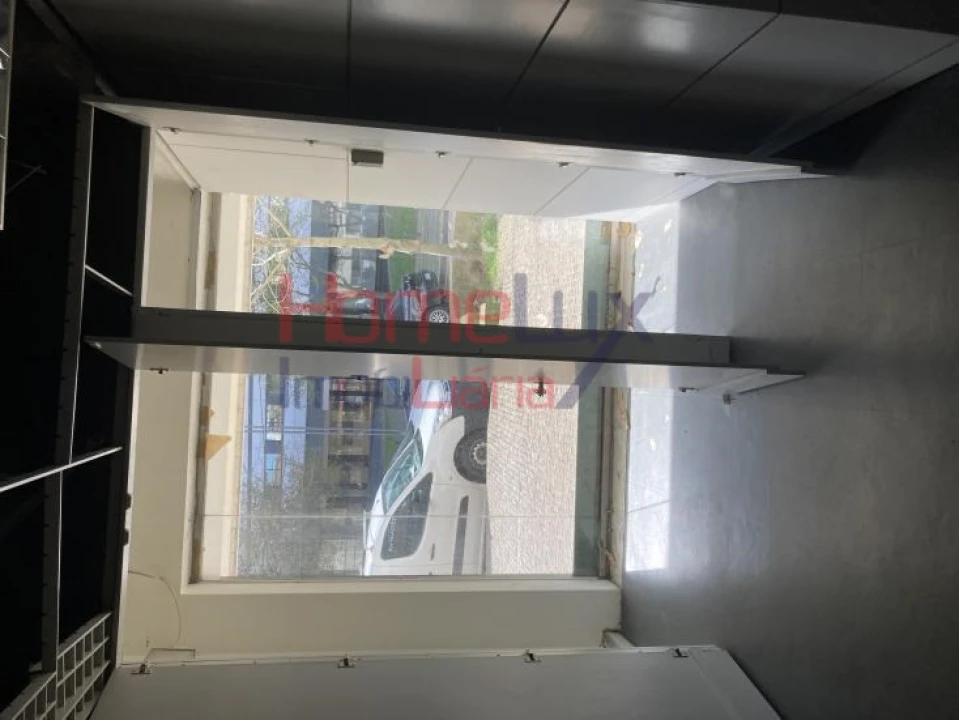 Loja para Venda em Cidade da Maia Foto 5