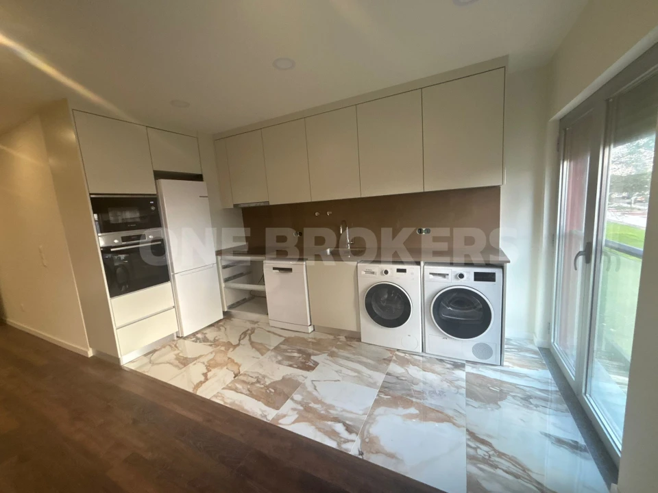 Apartamento T4 para Venda em Algueirão-Mem Martins Foto 2