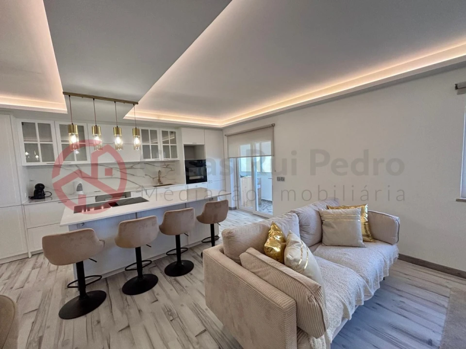 Apartamento T3 para Venda em Quelfes Foto 2