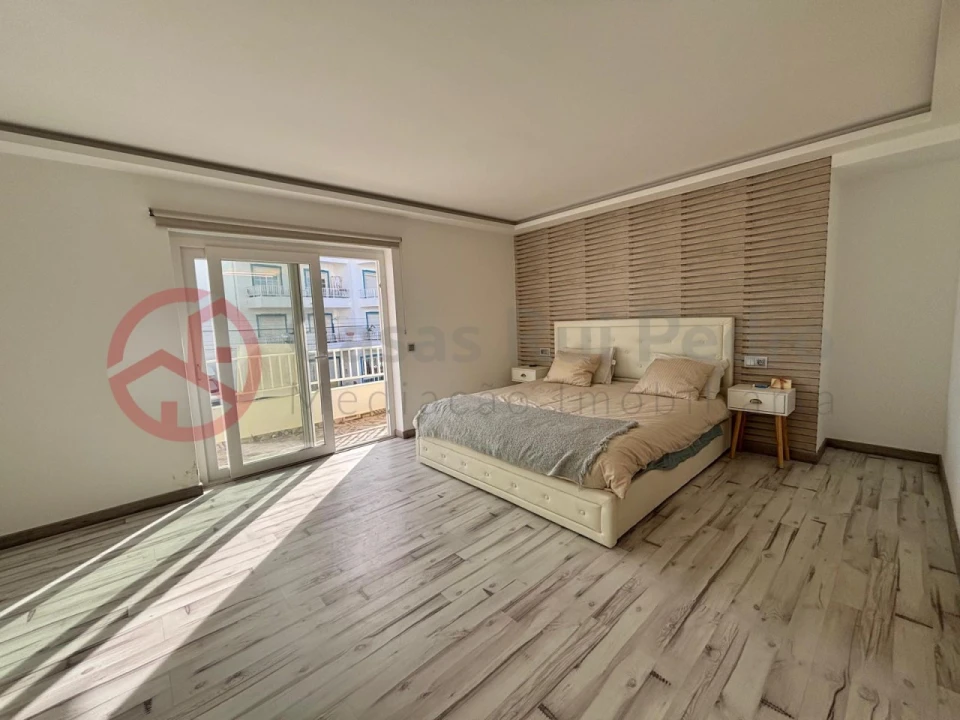 Apartamento T3 para Venda em Quelfes Foto 11