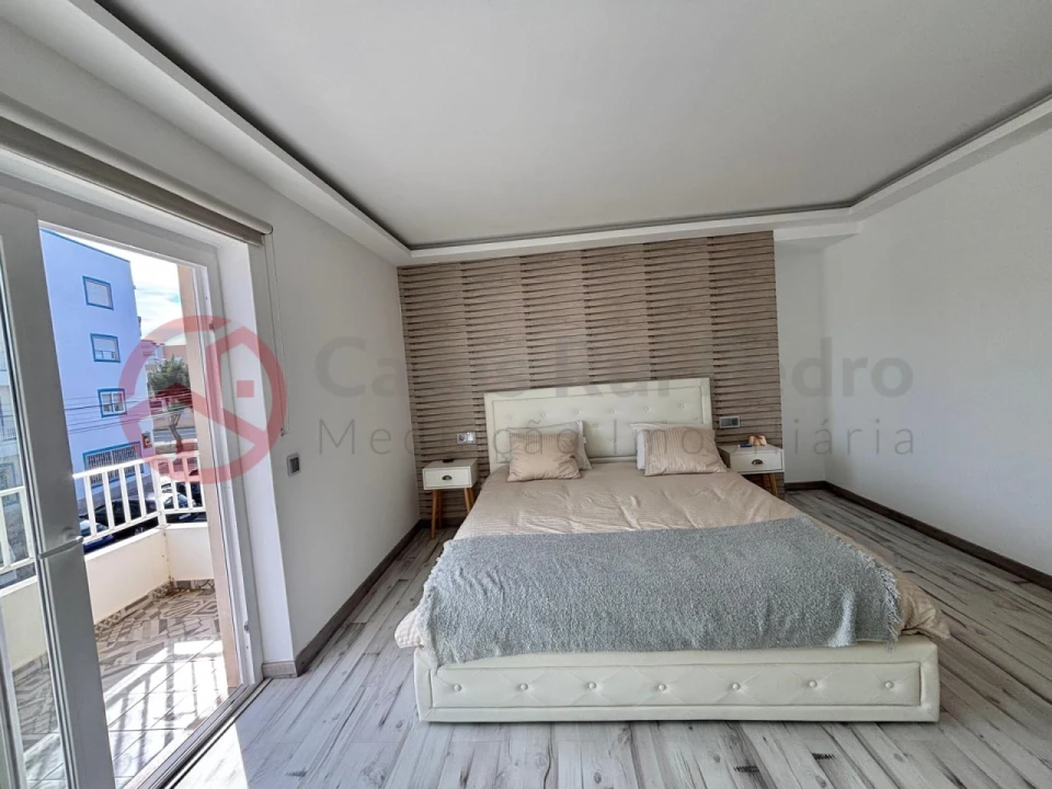 Apartamento T3 para Venda em Quelfes Foto 13