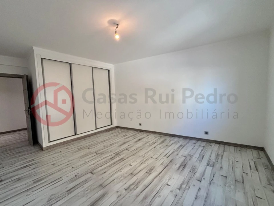 Apartamento T3 para Venda em Quelfes Foto 14