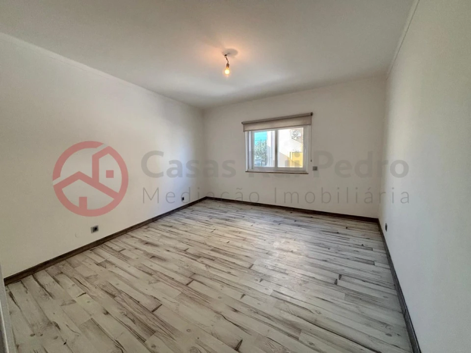 Apartamento T3 para Venda em Quelfes Foto 15