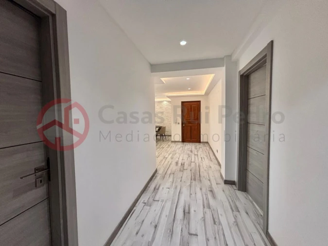 Apartamento T3 para Venda em Quelfes Foto 10