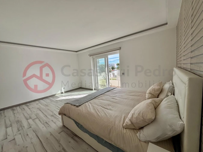 Apartamento T3 para Venda em Quelfes Foto 12