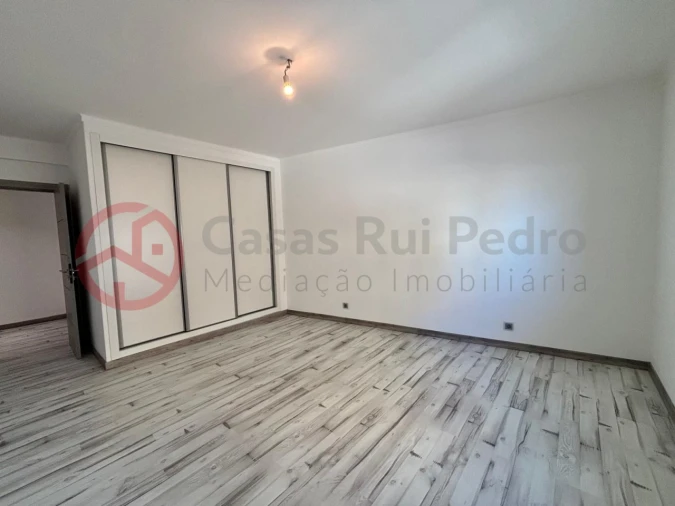 Apartamento T3 para Venda em Quelfes Foto 14