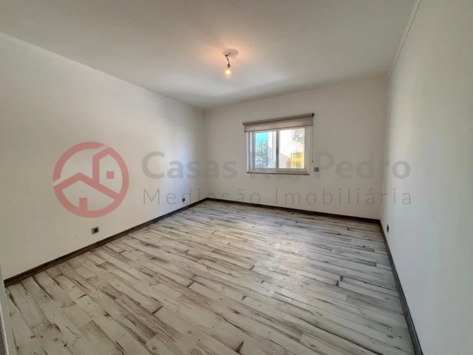 Apartamento T3 para Venda em Quelfes Foto 16