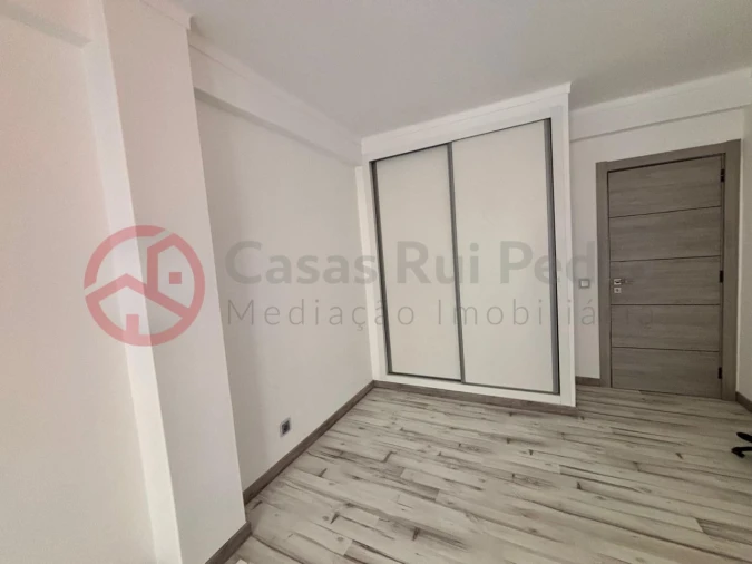 Apartamento T3 para Venda em Quelfes Foto 18