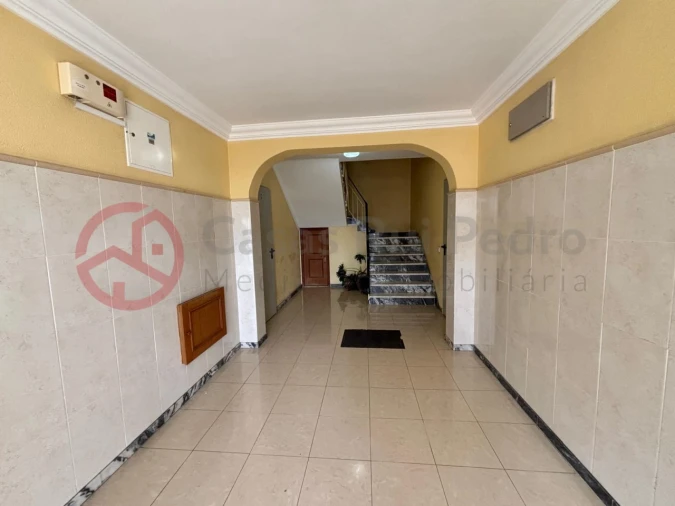 Apartamento T3 para Venda em Quelfes Foto 21