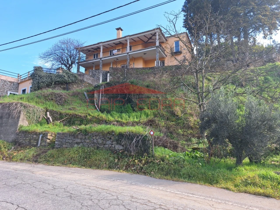 Moradia T4 para Venda em Cumieira Foto 1