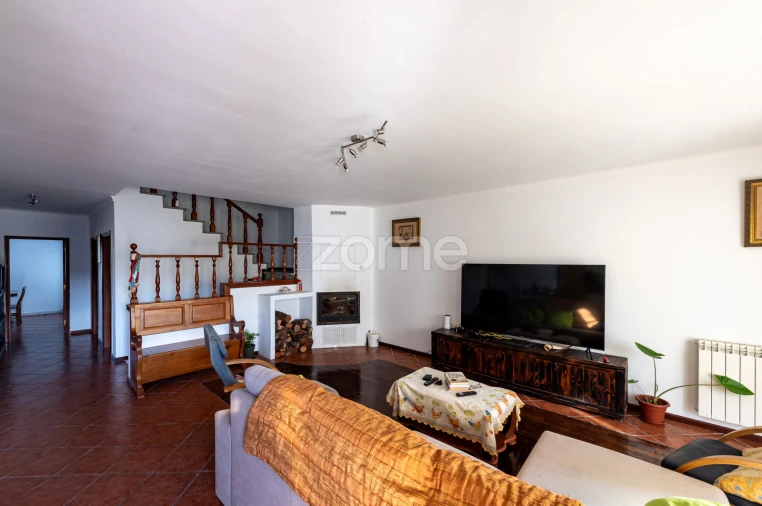 Moradia T4 para Venda em Travassô e Óis da Ribeira Foto 3