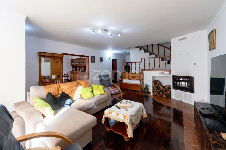 Moradia T4 para Venda em Travassô e Óis da Ribeira Foto 6