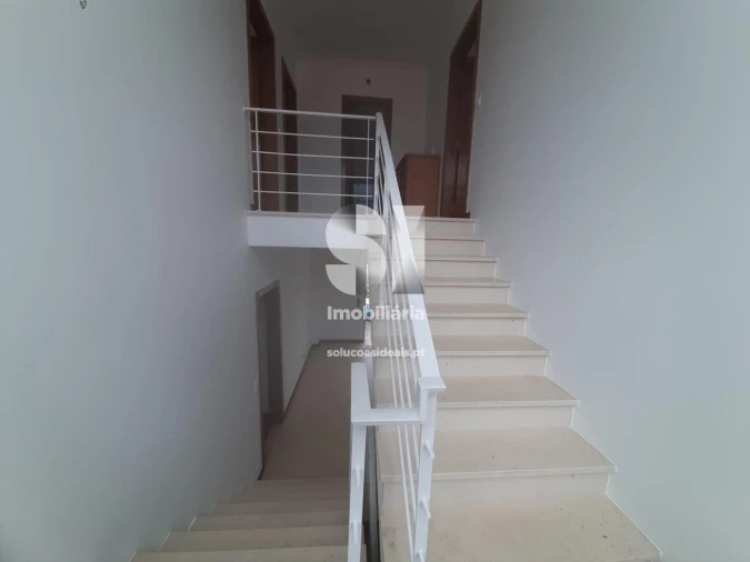 Moradia T4 para Venda em Eiras e São Paulo de Frades Foto 8