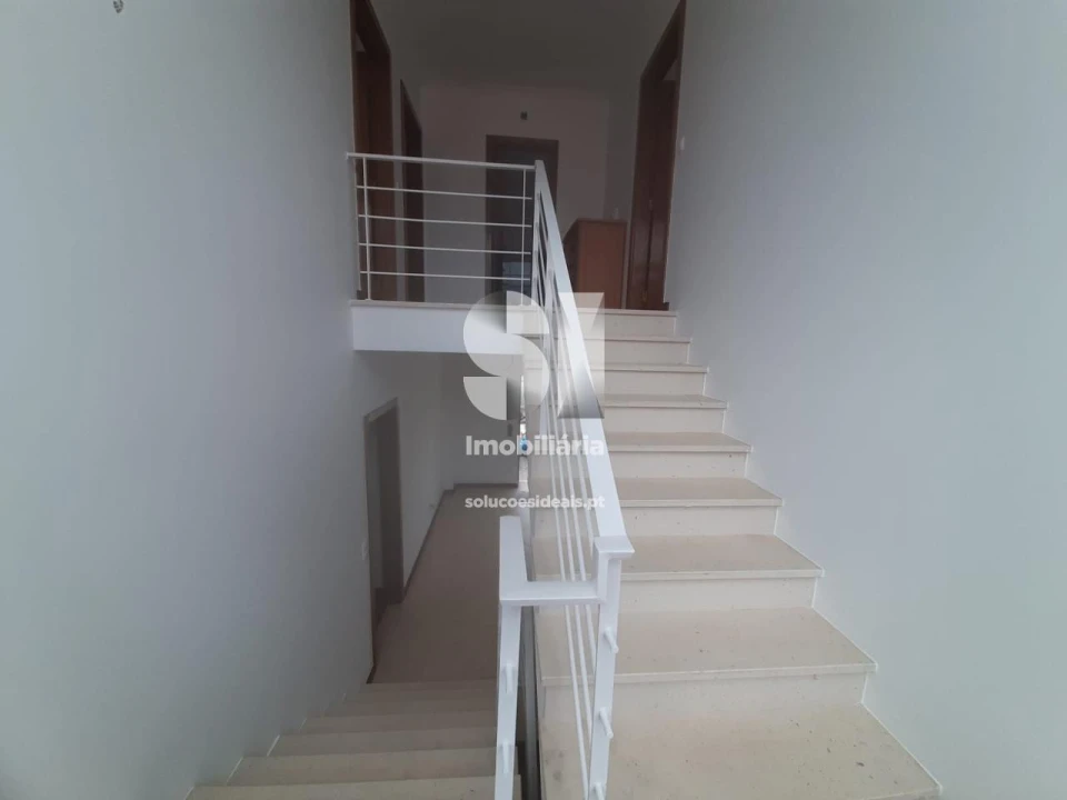 Moradia T4 para Venda em Eiras e São Paulo de Frades Foto 8