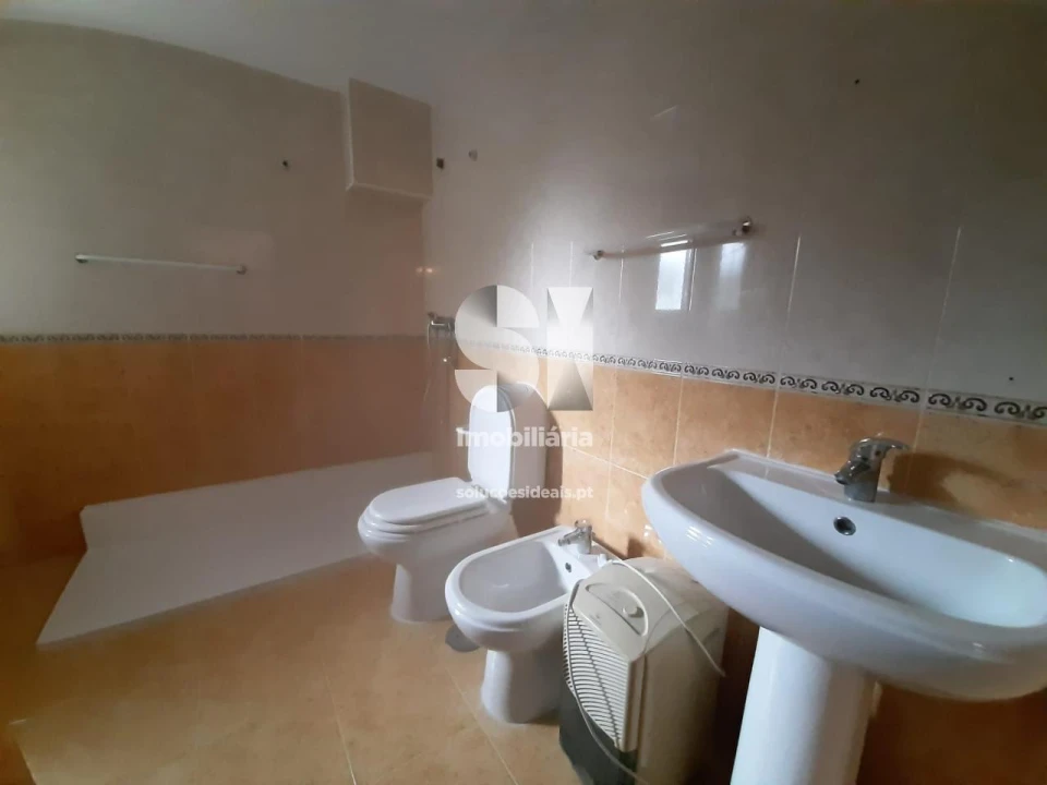 Moradia T4 para Venda em Eiras e São Paulo de Frades Foto 12