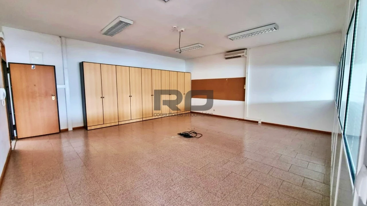 Escritório para Arrendamento em Castêlo da Maia Foto 4