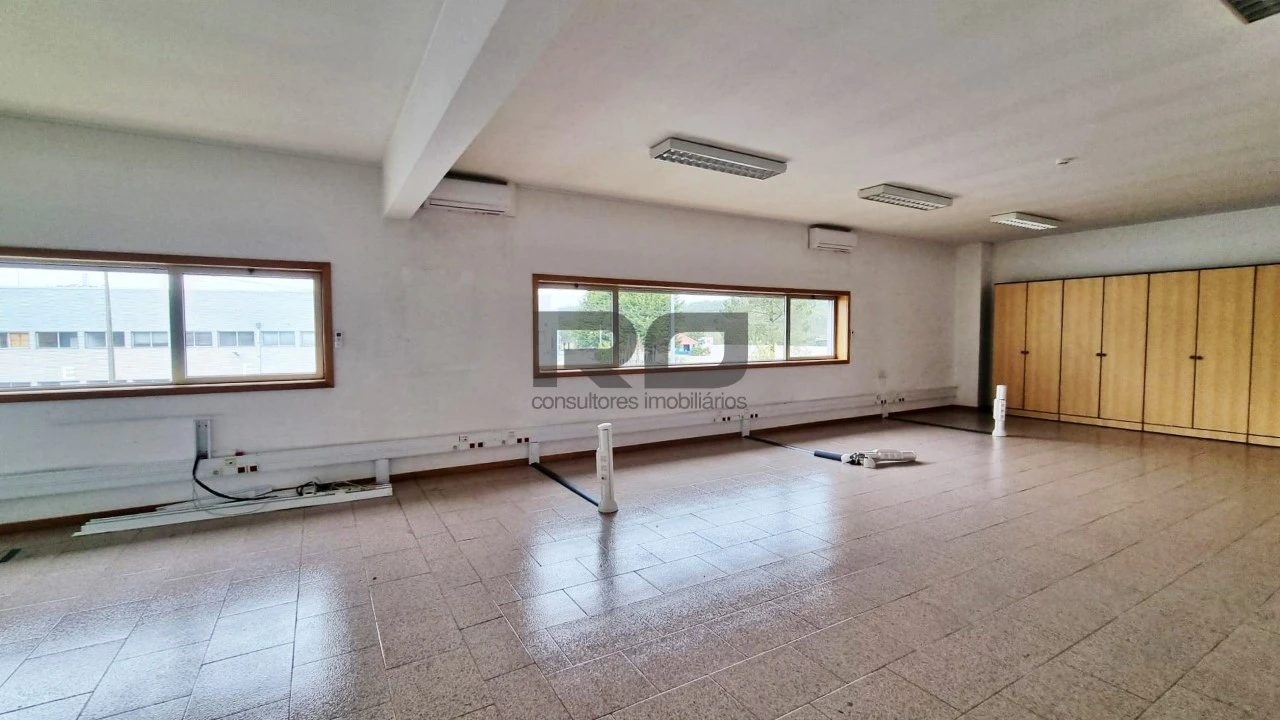 Escritório para Arrendamento em Castêlo da Maia Foto 3