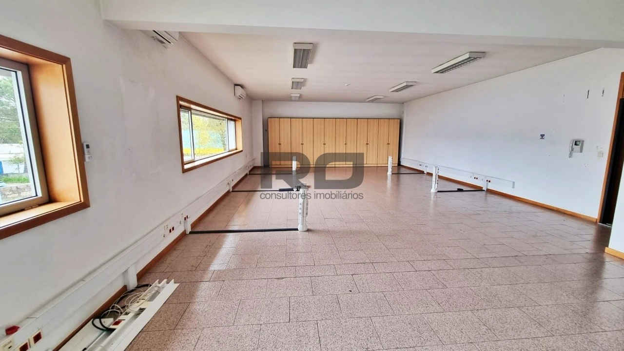 Escritório para Arrendamento em Castêlo da Maia Foto 2