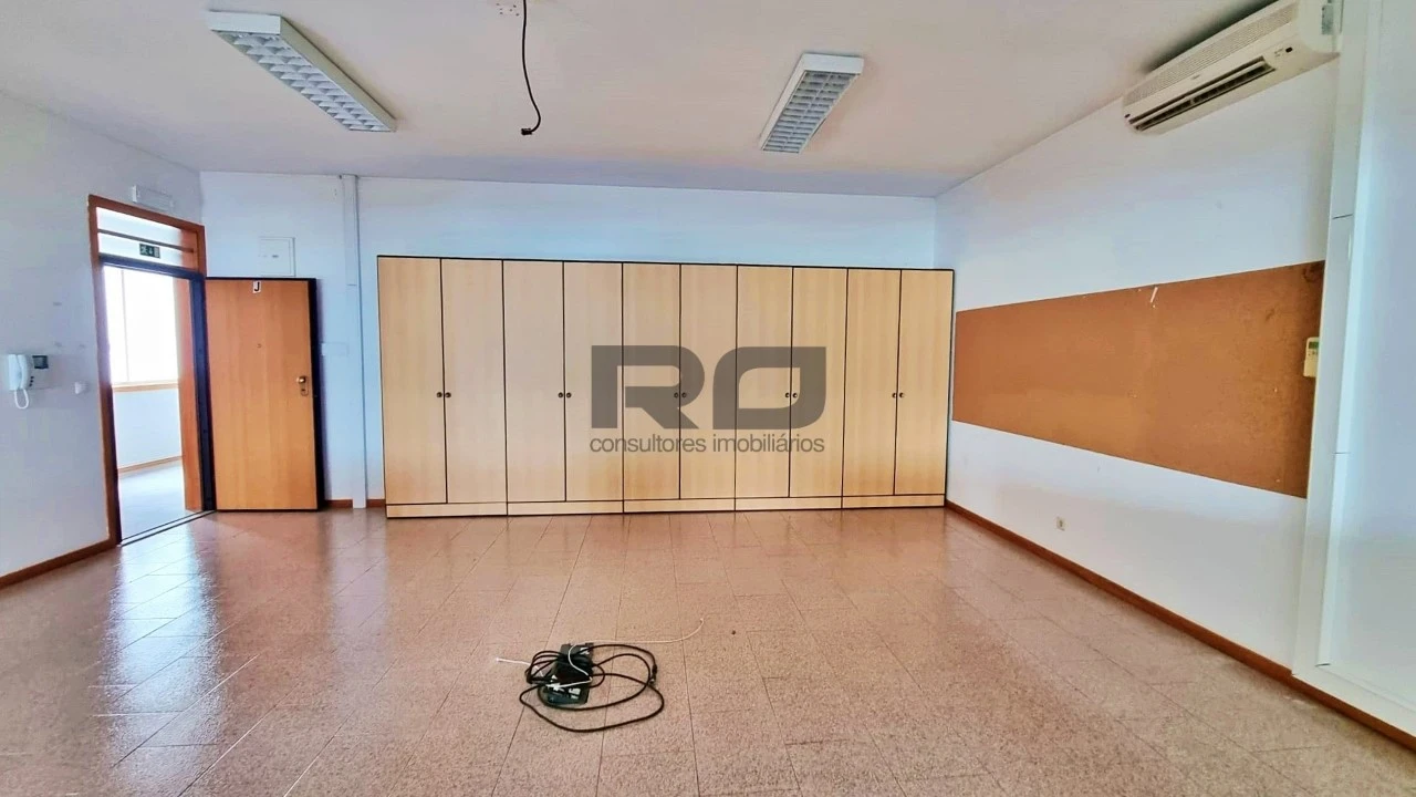 Escritório para Arrendamento em Castêlo da Maia Foto 9