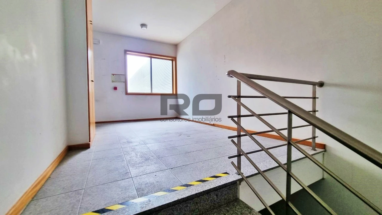 Escritório para Arrendamento em Castêlo da Maia Foto 12