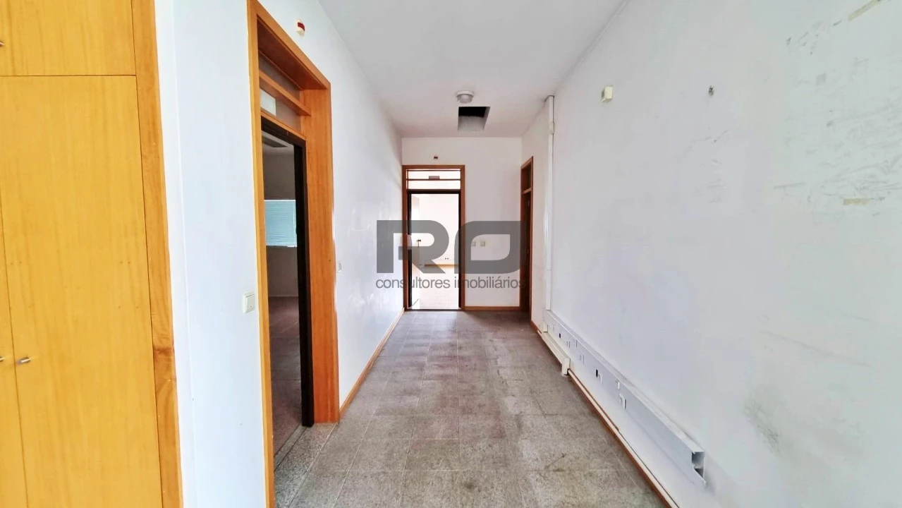 Escritório para Arrendamento em Castêlo da Maia Foto 13