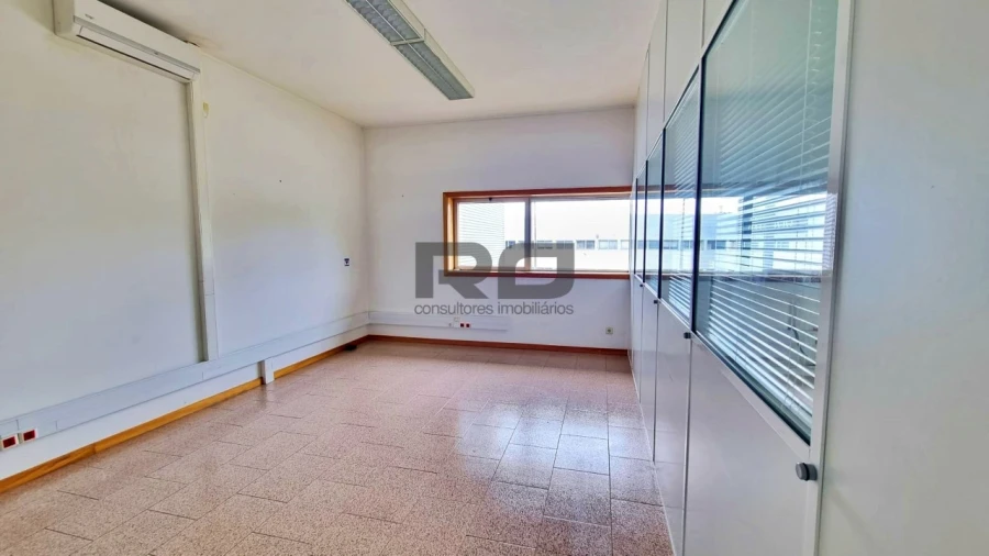 Escritório para Arrendamento em Castêlo da Maia Foto 11