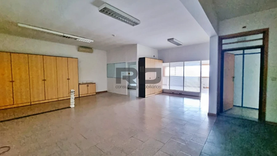 Escritório para Arrendamento em Castêlo da Maia Foto 14