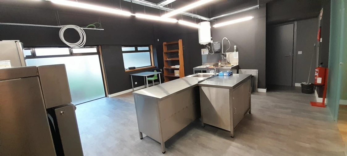 Loja para Arrendamento em Carcavelos e Parede Foto 2