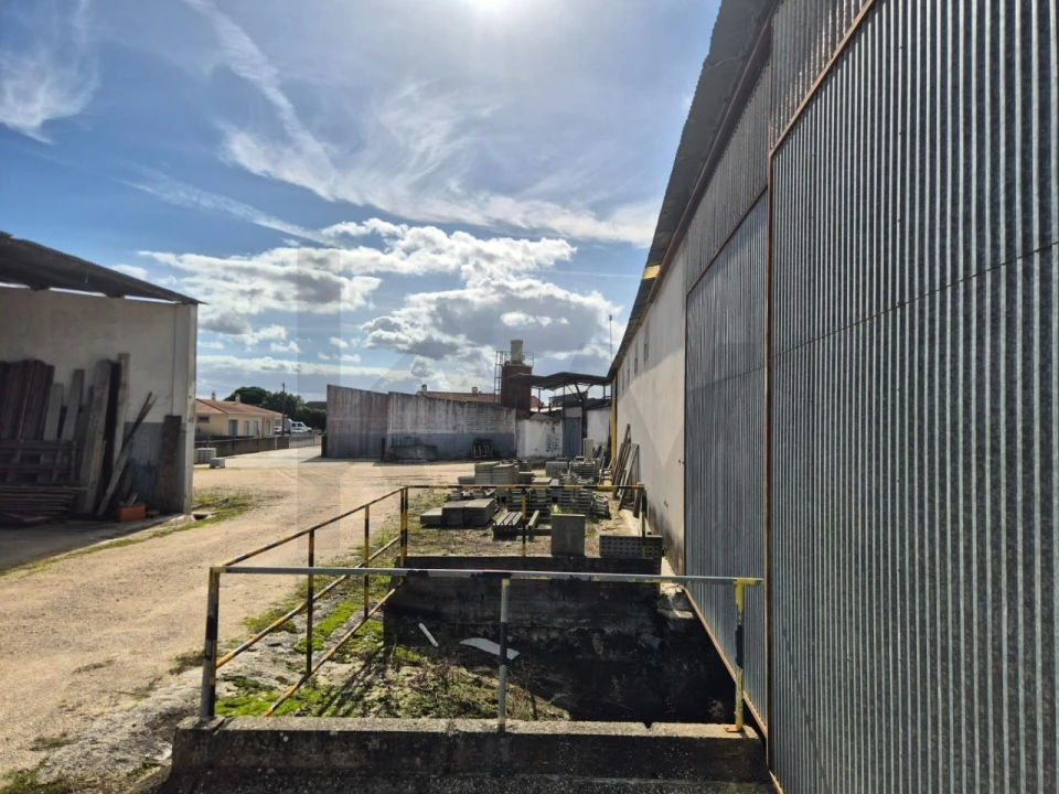 Armazém para Venda em Monte Real e Carvide Foto 4