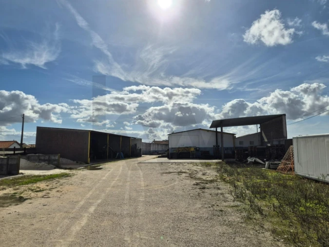 Armazém para Venda em Monte Real e Carvide Foto 2