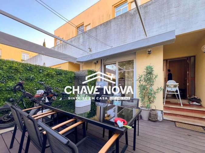 Apartamento T2 para Venda em Quarteira Foto 12