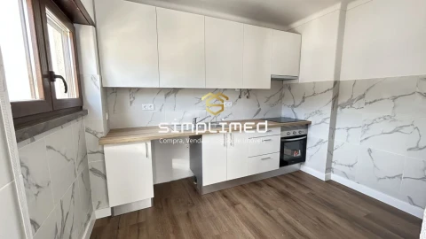 Apartamento T2 para Venda em Sesimbra (Santiago)