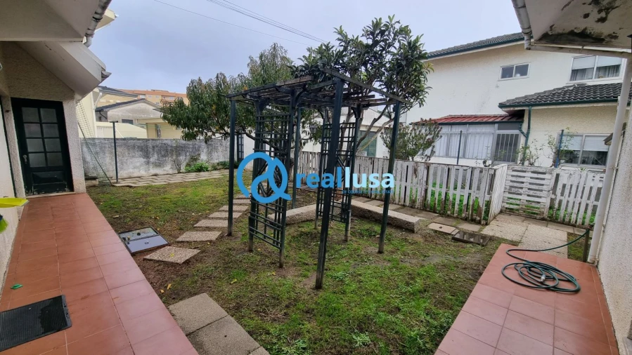 Moradia T6 para Venda em Arcozelo Foto 11