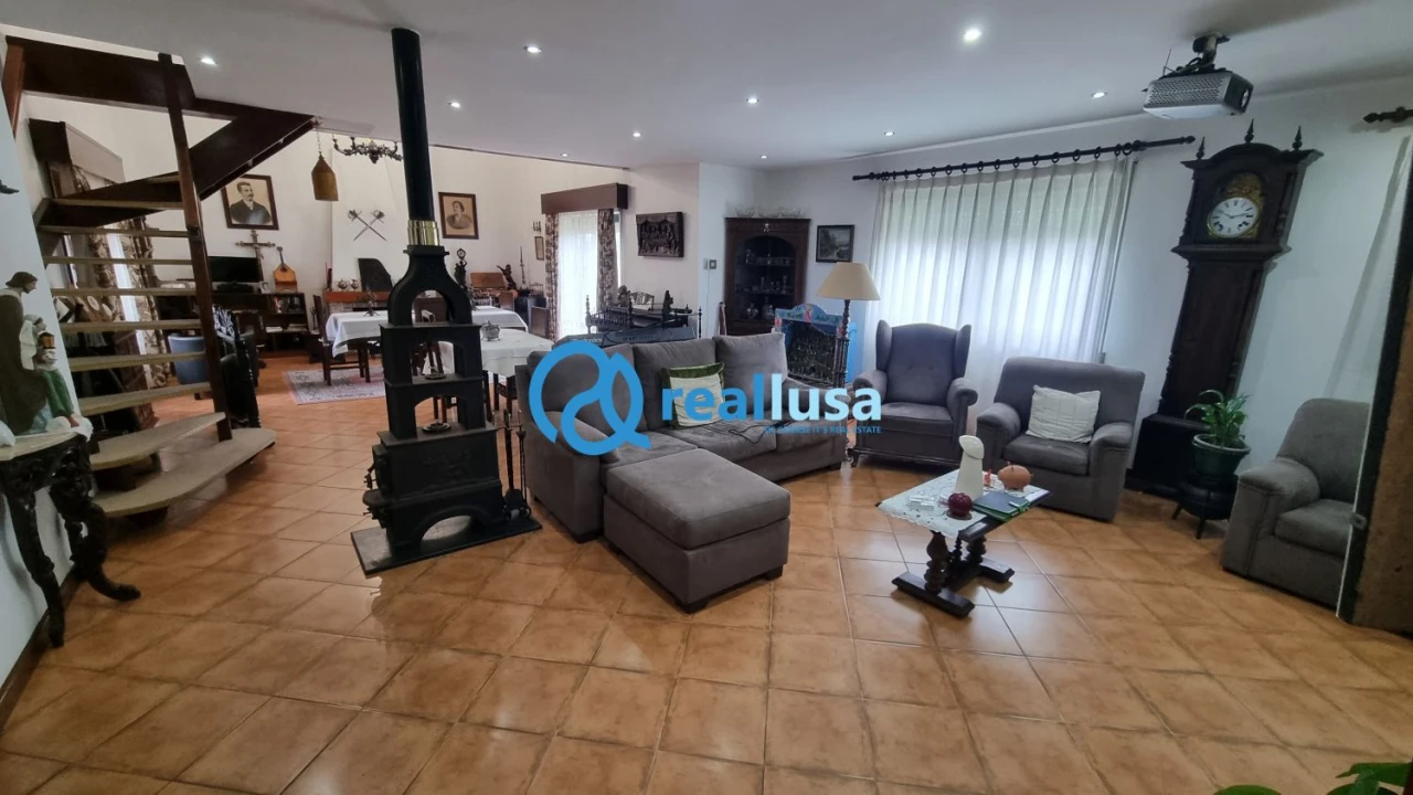 Moradia T6 para Venda em Arcozelo Foto 6