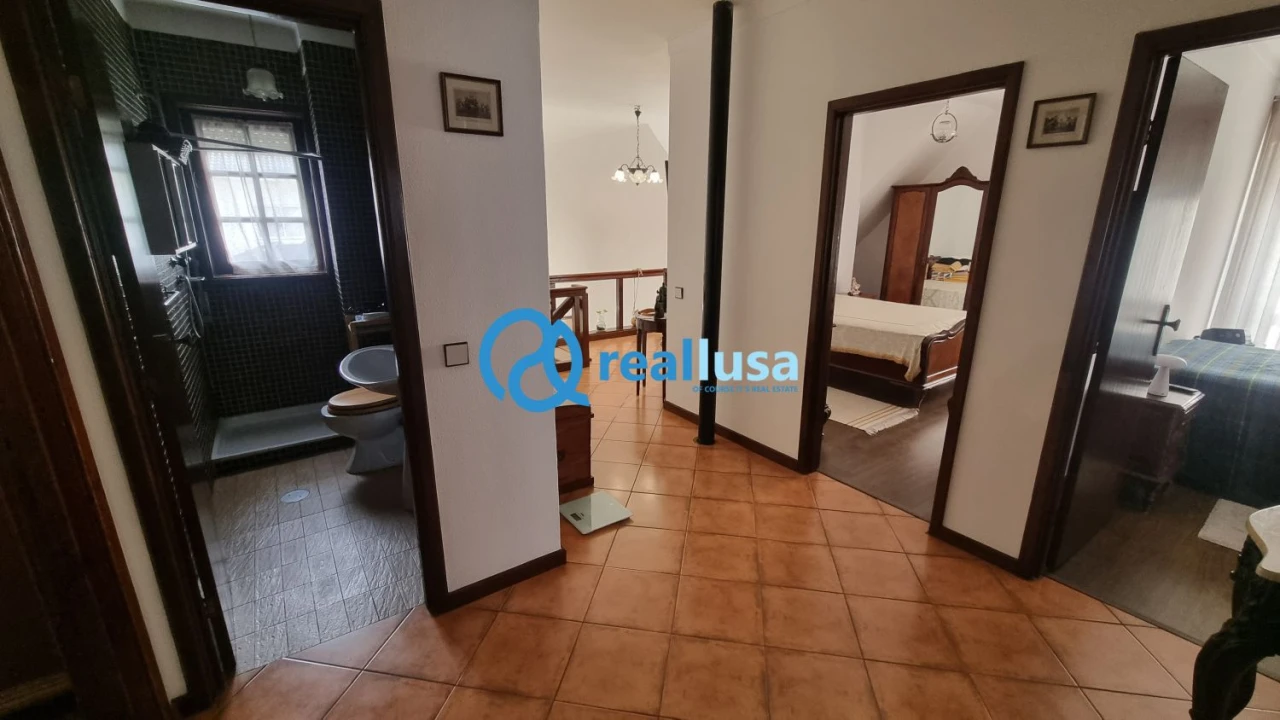 Moradia T6 para Venda em Arcozelo Foto 22