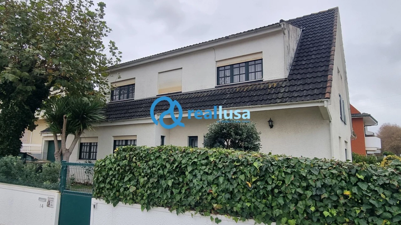 Moradia T6 para Venda em Arcozelo Foto 3