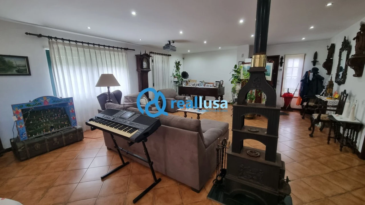 Moradia T6 para Venda em Arcozelo Foto 7