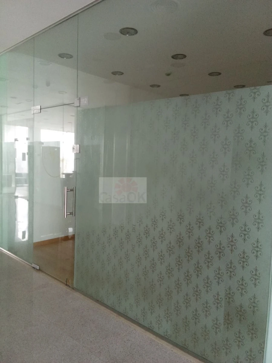 Loja para Arrendamento em Nossa Senhora do Pópulo, Coto e São Gregório