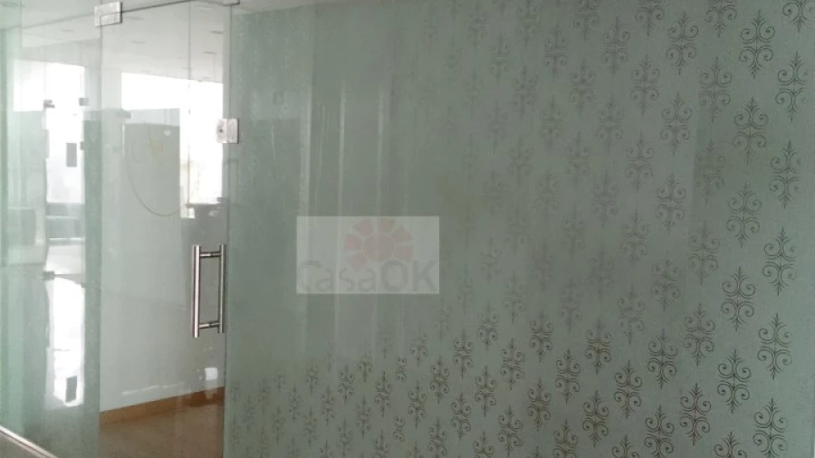 Loja para Arrendamento em Nossa Senhora do Pópulo, Coto e São Gregório