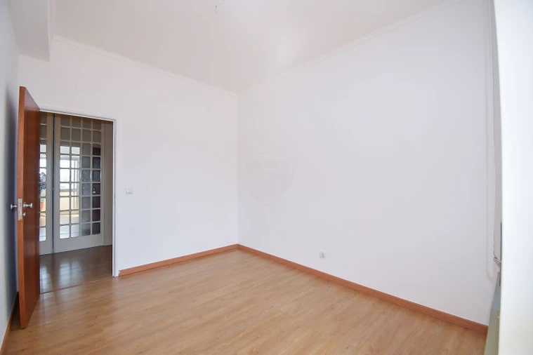 Apartamento T2 para Arrendamento em Avenidas Novas Foto 16