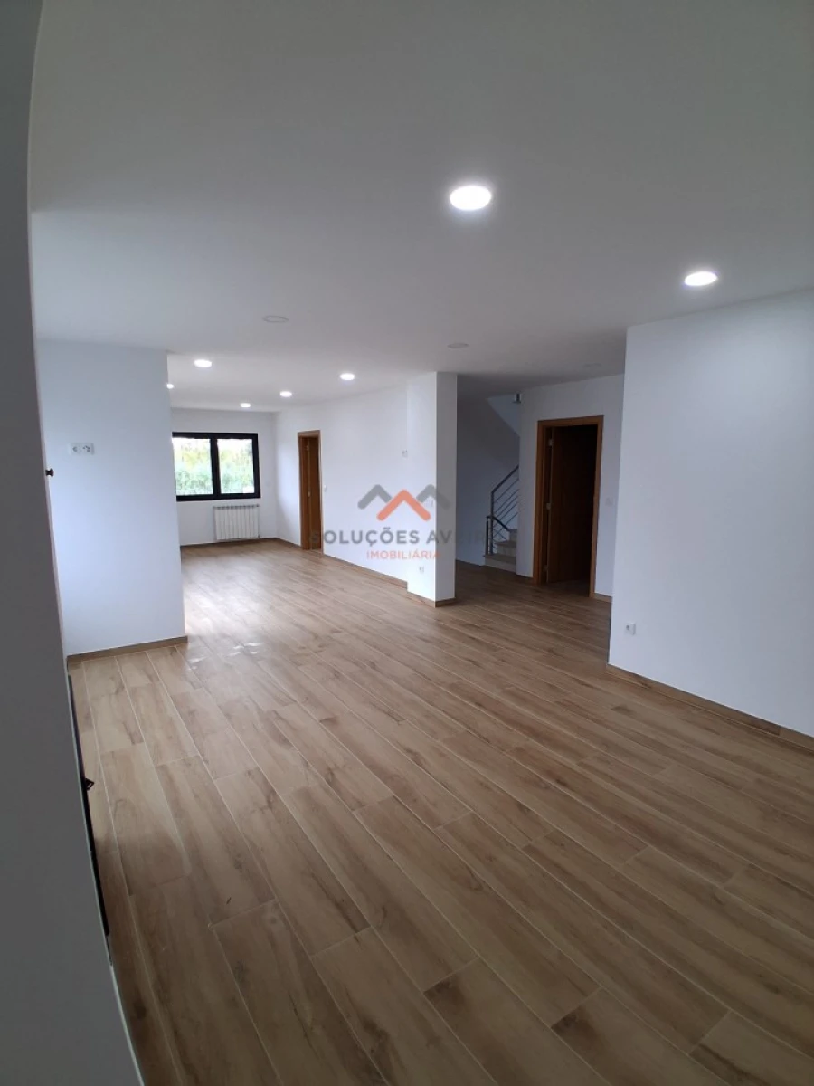 Moradia T4 para Venda em Arcos e Mogofores Foto 6