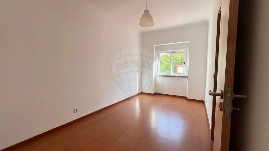 Apartamento T2 para Arrendamento em Venteira Foto 6