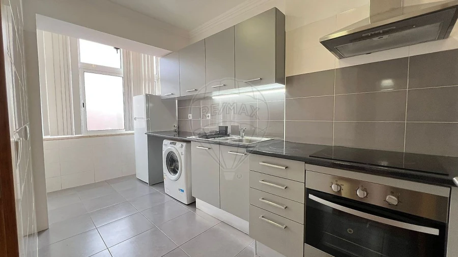 Apartamento T2 para Arrendamento em Venteira Foto 7