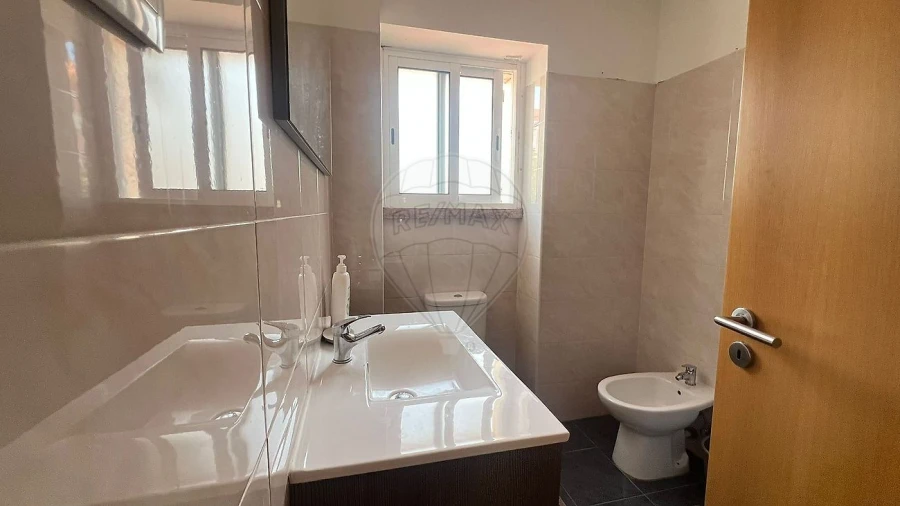 Apartamento T2 para Arrendamento em Venteira Foto 8