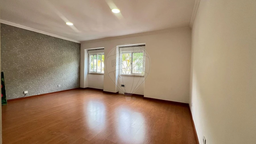 Apartamento T2 para Arrendamento em Venteira Foto 4