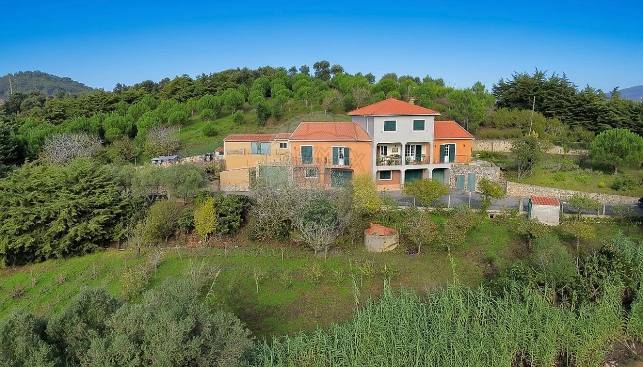 Moradia T4 para Venda em Azueira e Sobral da Abelheira Foto 1