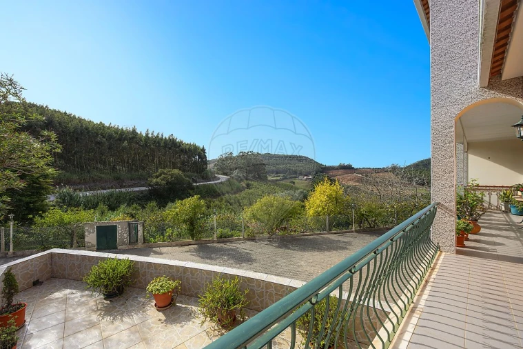 Moradia T4 para Venda em Azueira e Sobral da Abelheira Foto 10