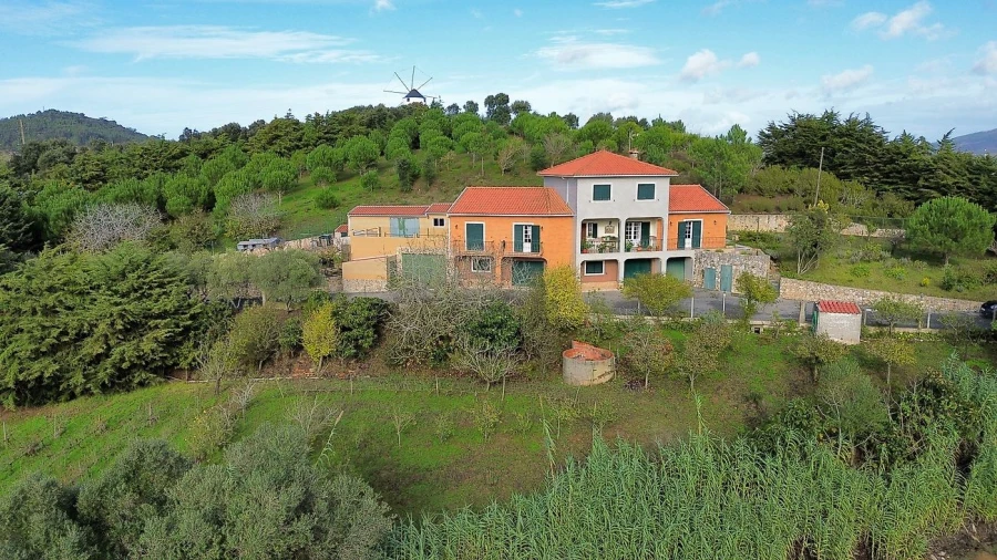 Moradia T4 para Venda em Azueira e Sobral da Abelheira